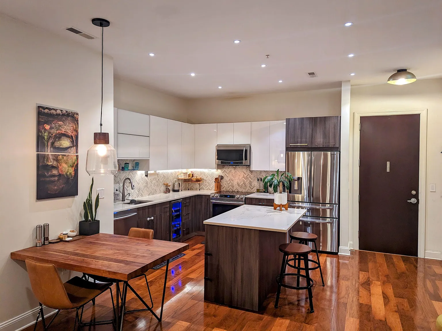 2 bed, 2.0 bath, 1384 sqft, $4,600 — Photo 2