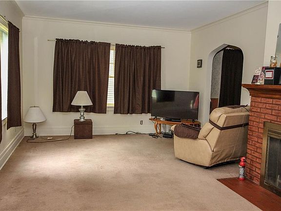 3rd image of 23 Meadow Ln