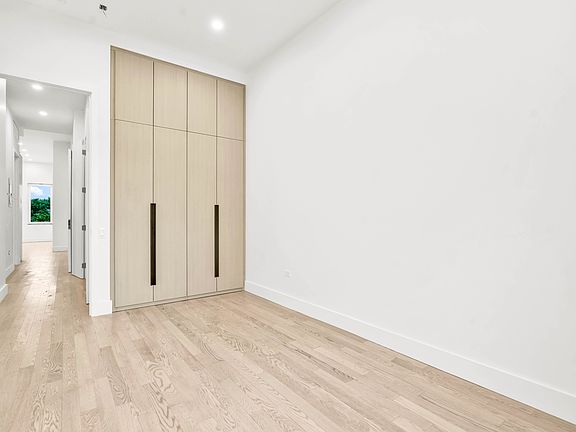 5th image of 36-04 Astoria Blvd S #2R