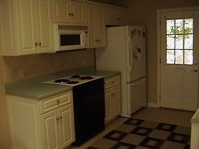 2nd image of 19 Chaintree Dr