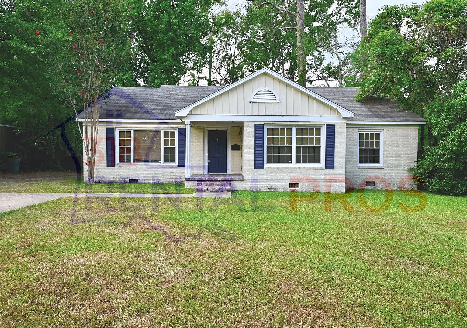 Cute 3 Bed 2 Bath with Hardwood Floors & Granite Counters — Photo 3