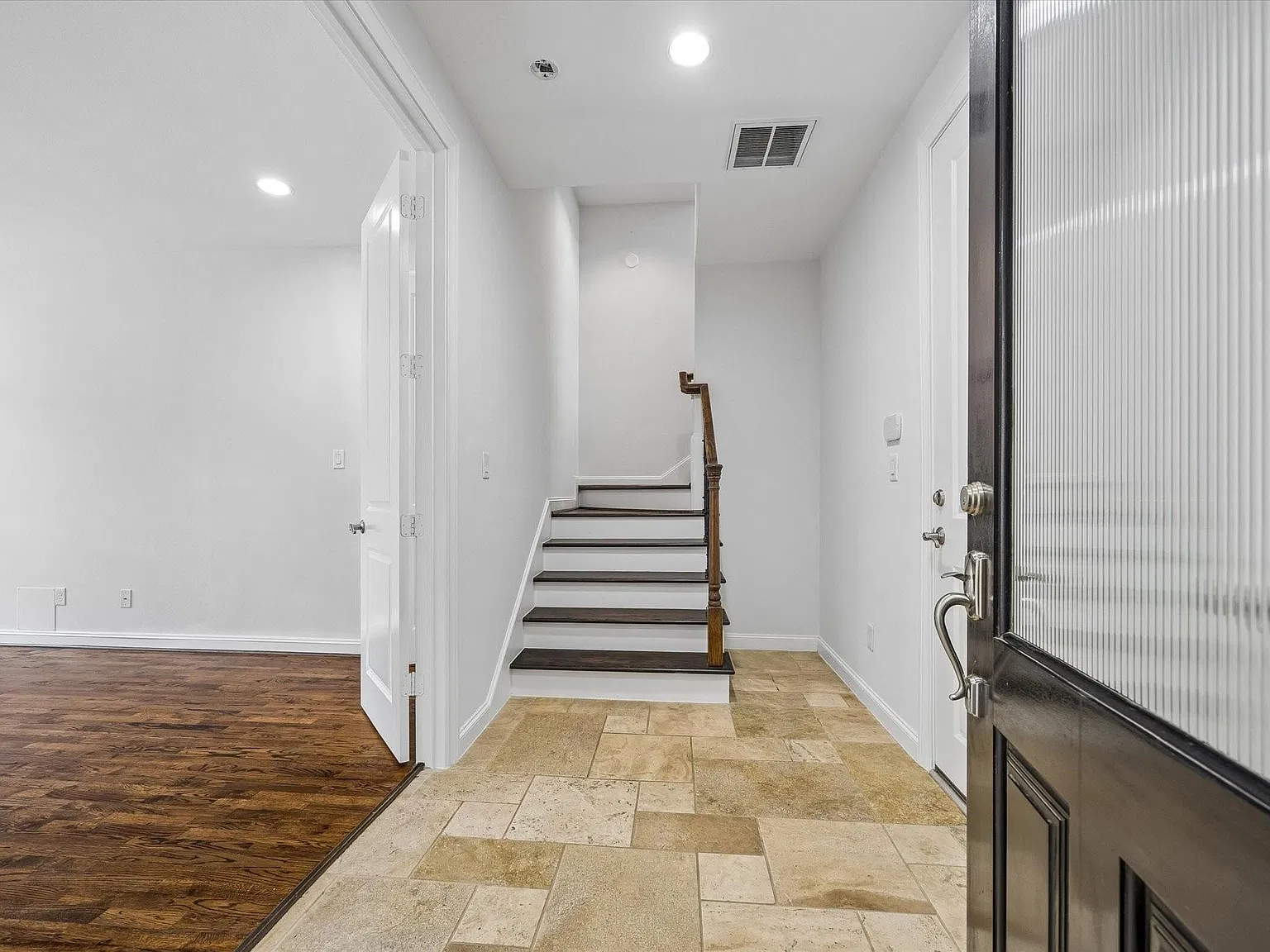 4 bed, 4.5 bath, 3150 sqft, $4,500 — Photo 4