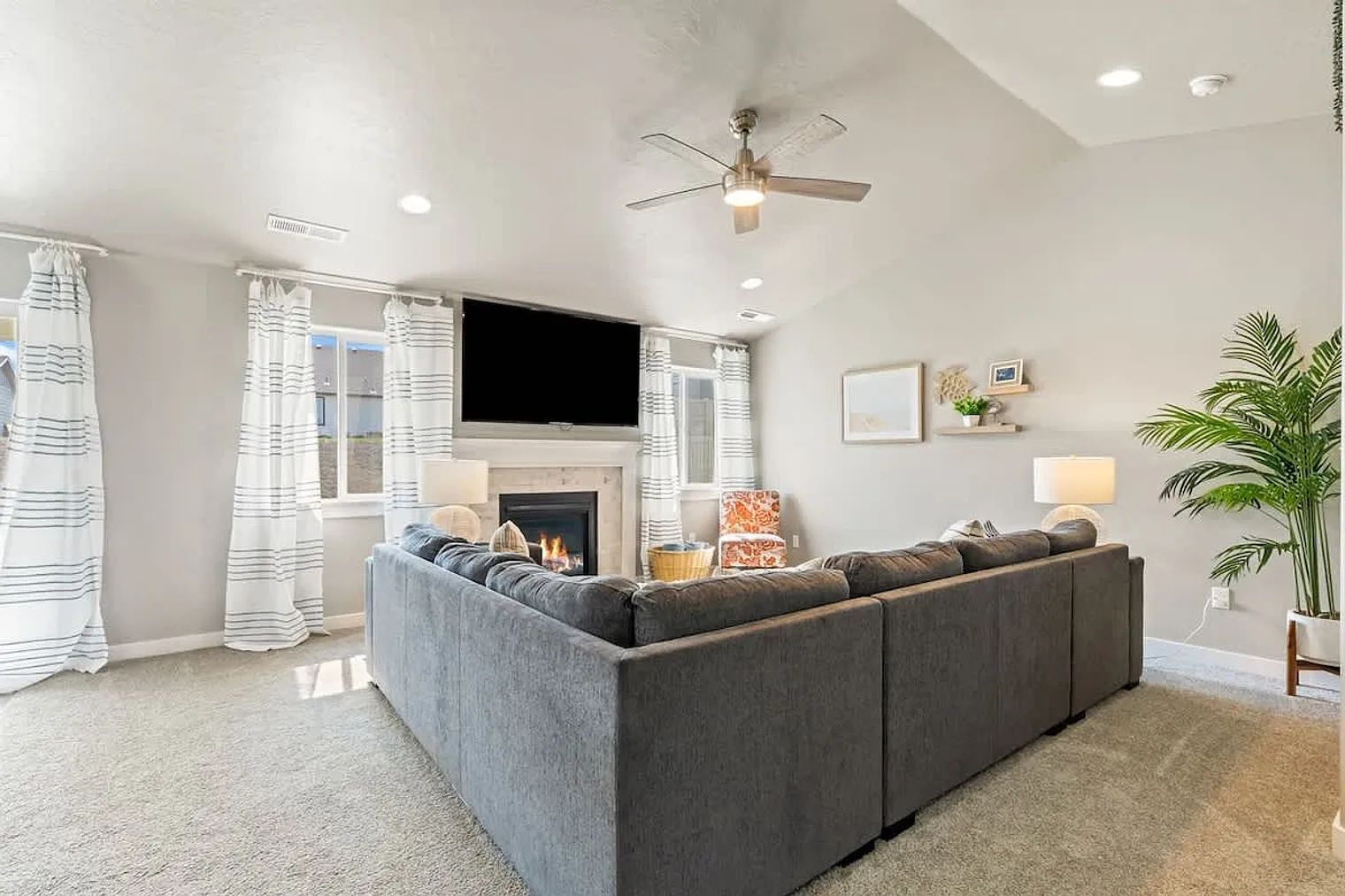 3 bed, 2.0 bath, 1399 sqft, $5,130 — Photo 3