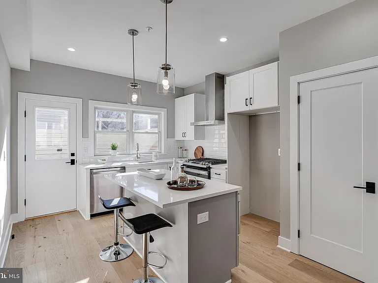 1319 S 27th St — Photo 2