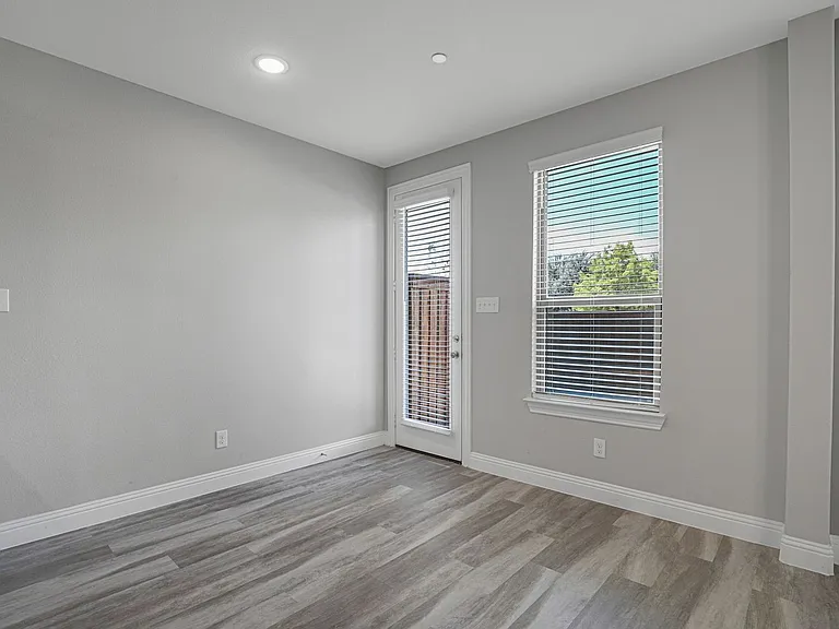 3032 Galveston St — Photo 11