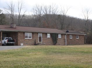62 Howards Br, Hinton, WV 25951