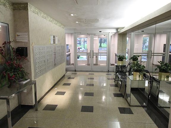 5th image of 3 Fordham Hill Oval APT 4F