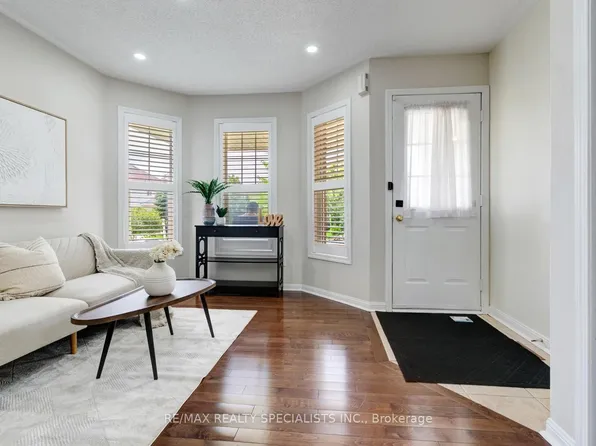 38 Sweetwood Cir, Brampton, ON L7A 2X7