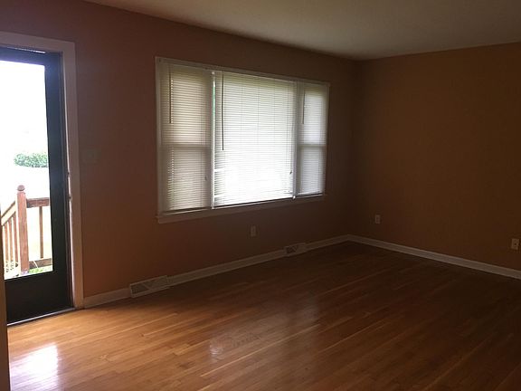 4th image of 2338 Maplewood Dr