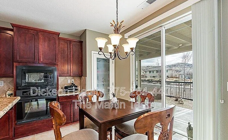 4 bed, 2.5 bath, 2389 sqft, $2,850 — Photo 4