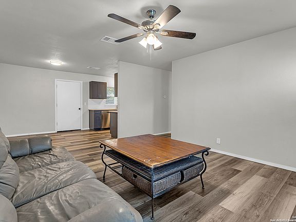 5th image of 7816 Winsford Dr