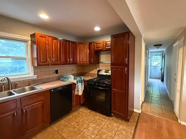 11 White St — Photo 4