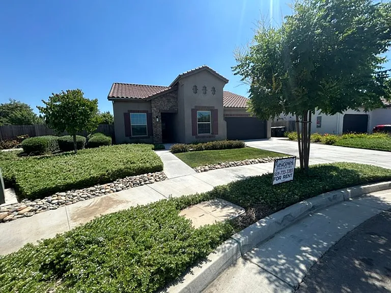 3439 E Laurel Ave — Photo 1