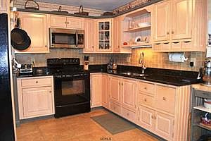 3rd image of 16 Colonial Ct