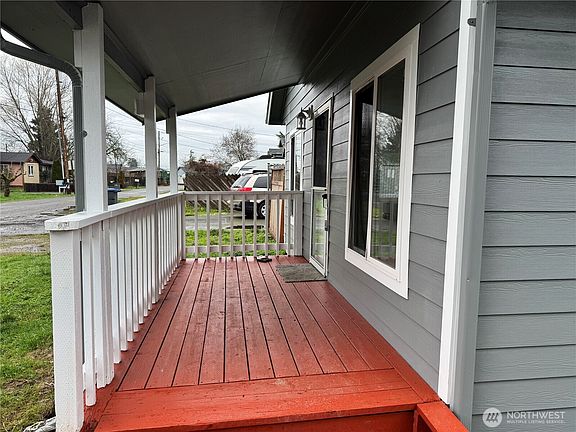 4th image of 204 2nd Ave Avenue N
