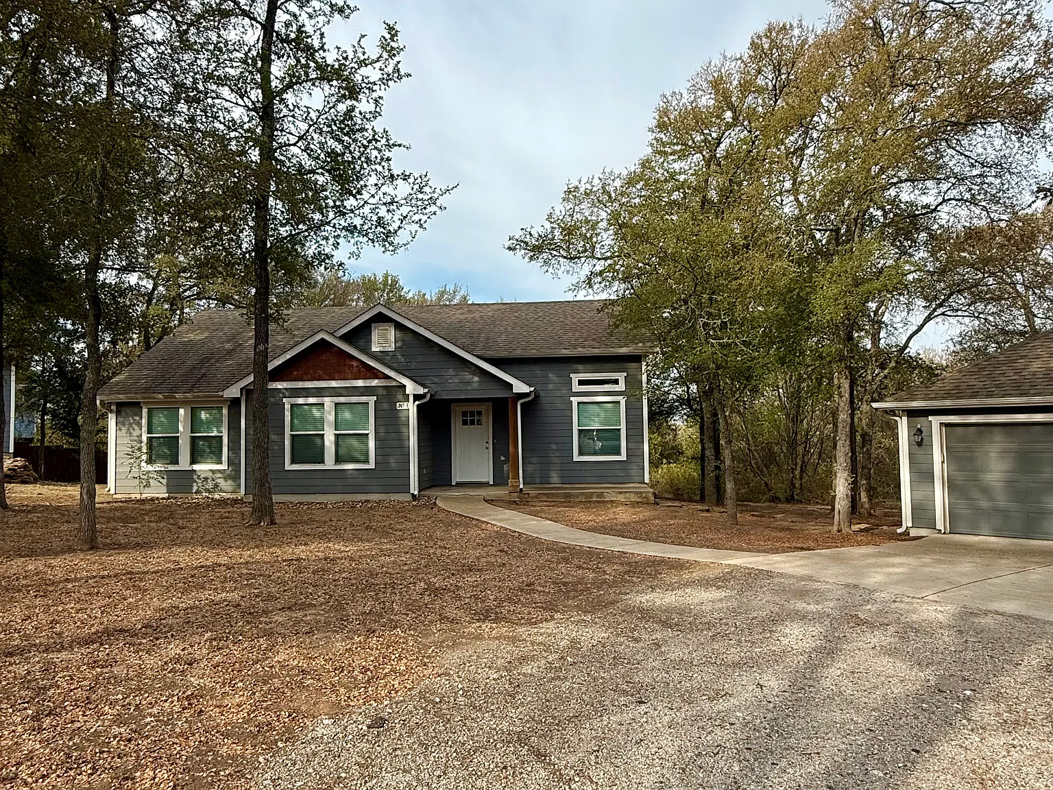 3 bed, 1600 sqft, $2,095 — Photo 1