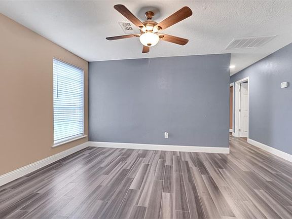 4th image of 205 Sherman Ave