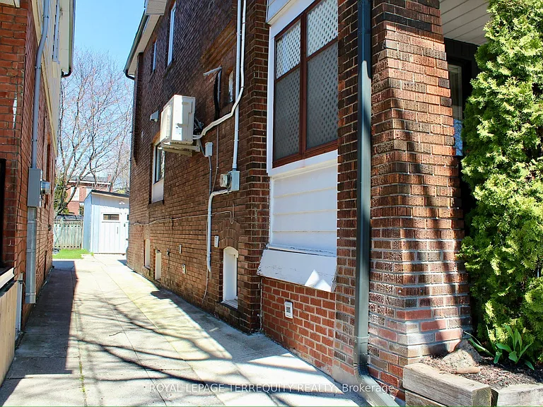 140 Wolverleigh Blvd #LOWER — Photo 3