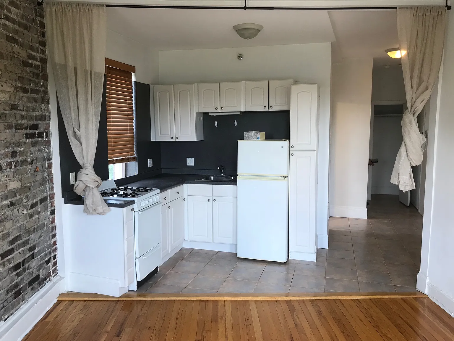 1 bed, 550 sqft, $3,200 — Photo 4