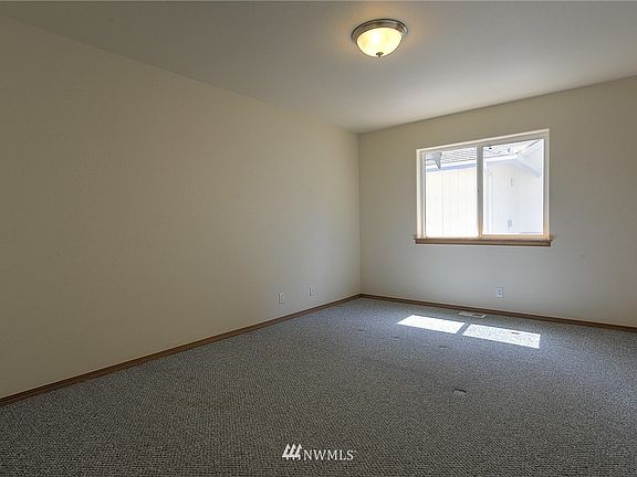 3rd image of 17941 Clearlake Boulevard SE