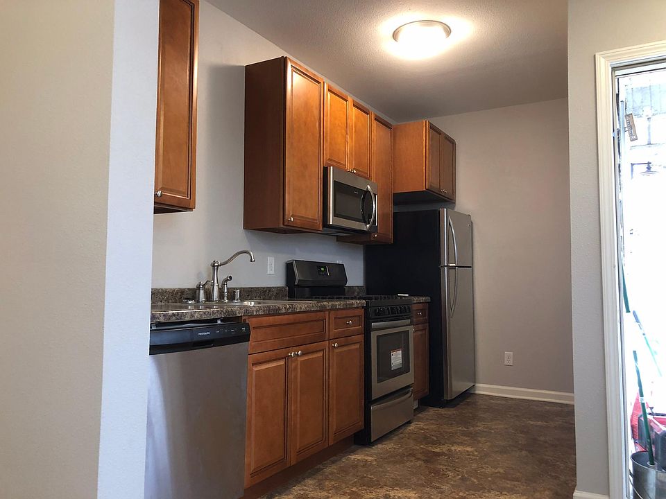 1st image of 7925 Harwood Ave