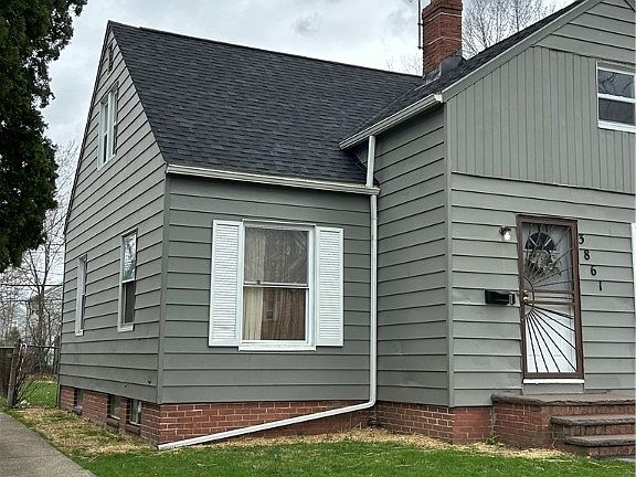 2nd image of 3861 Lee Heights Blvd
