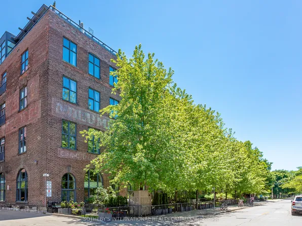 369 Sorauren Ave #402, Toronto, ON M6R 3C2
