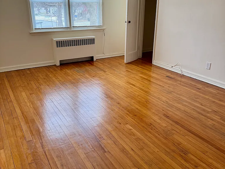 4 Springwood Cir #4I — Photo 1