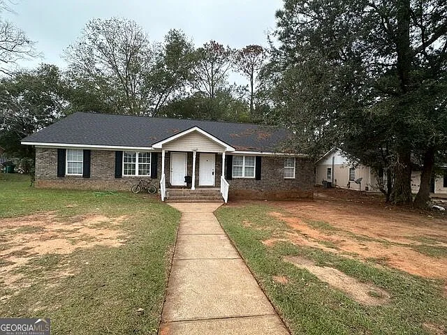 3 bed, 2.0 bath, 1034 sqft, $965 — Photo 1