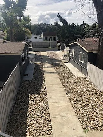 1034 E Grand Ave — Photo 9
