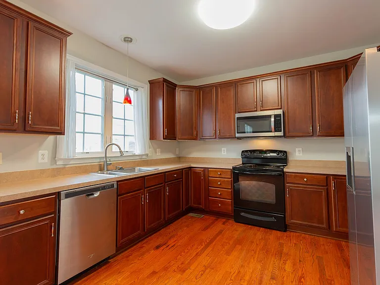 305 Lewisburg Ln — Photo 8
