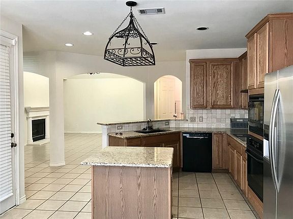 5th image of 3925 Guadalupe Ln