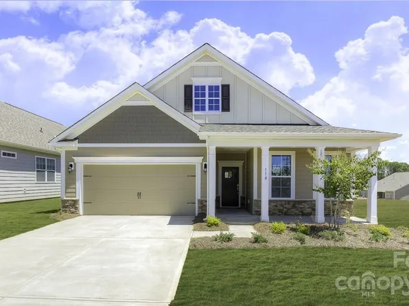 254 Fox Cove Rd, Hendersonville, NC 28792