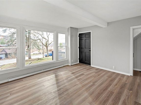 3rd image of 527 Orchard Dr