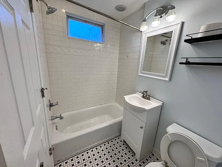 333 C St SE #B — Photo 6