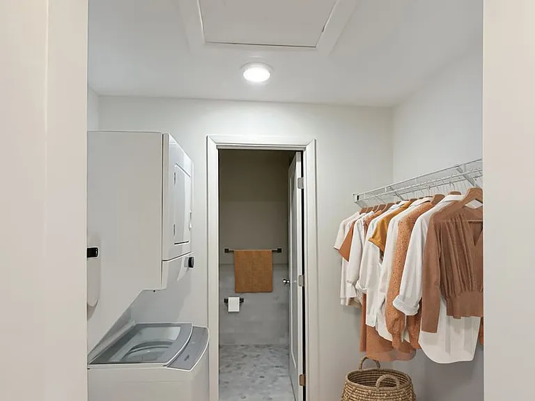 Franklin House Apartments — Photo 27