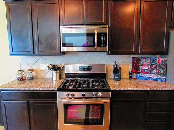 4th image of 1000 Lake Woodland Dr
