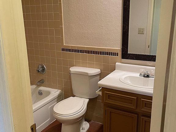 5th image of 10600 Springwood Dr APT A