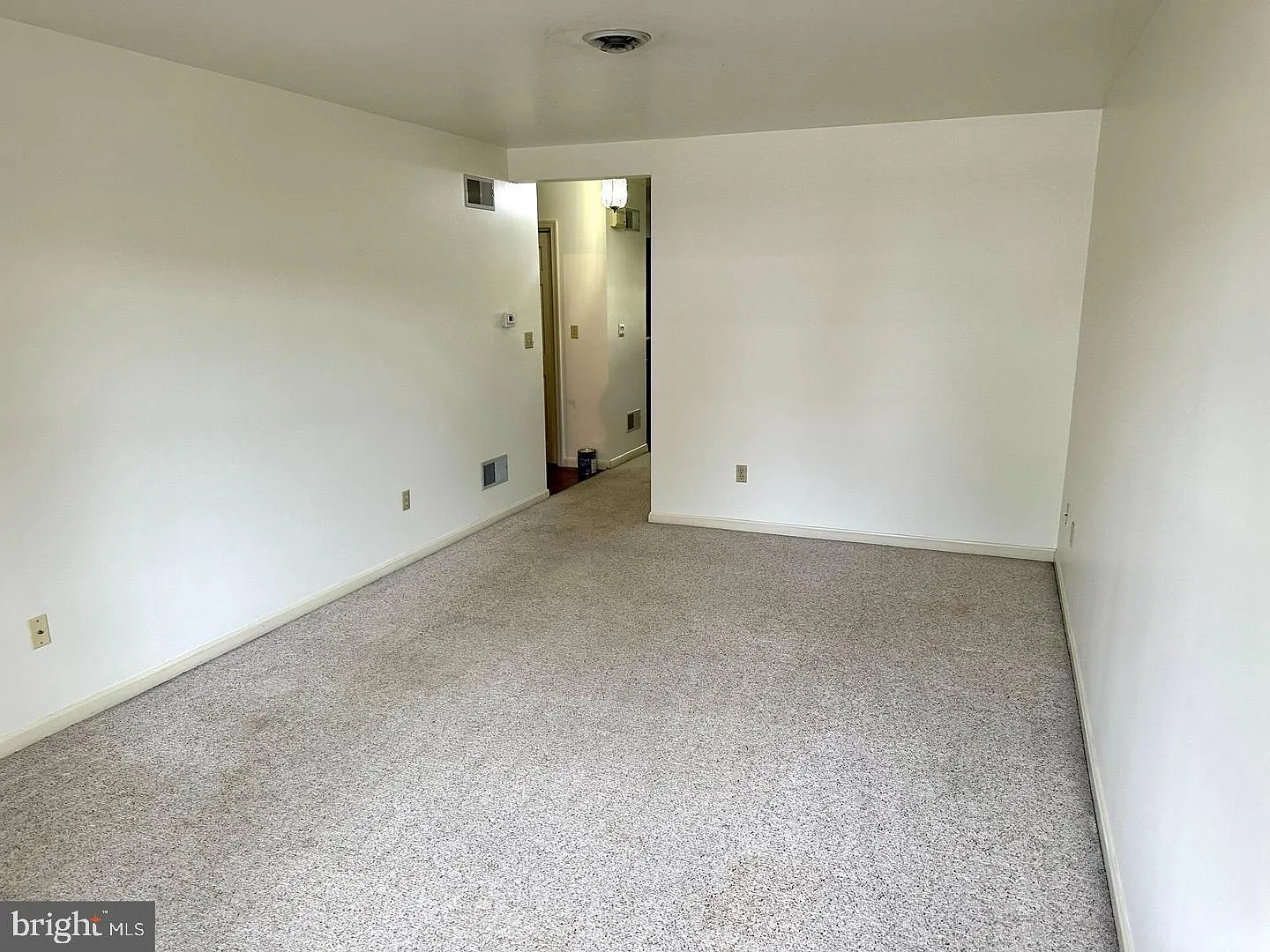 3 bed, 2.5 bath, 1680 sqft, $1,795 — Photo 4