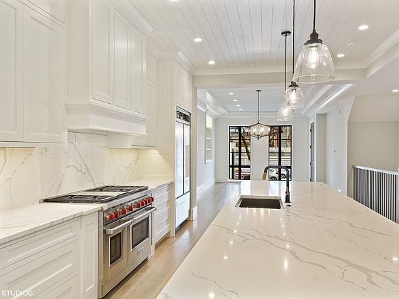 5th image of 2817 N Lakewood Ave #1