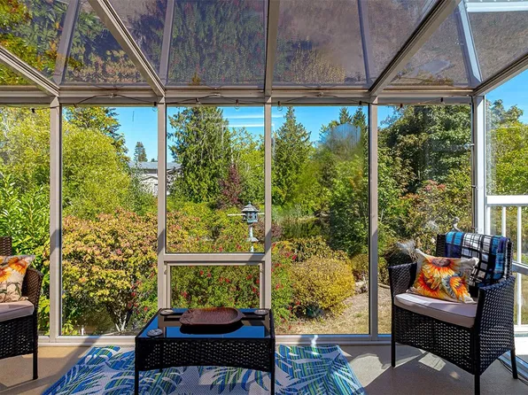 2026 Bowcott Pl, Sidney, BC V8L 5A1