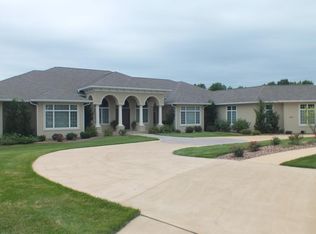 19126 246th Ave, Bettendorf, IA 52722