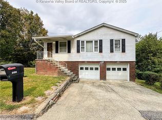 2195 Oakridge Dr, Charleston, WV 25311