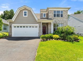 40 Spangenberg Ln, Somerset, NJ 08873