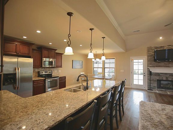 4th image of 1000 Broughton Pl