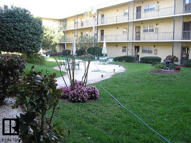 Courtyard at Waters Edge