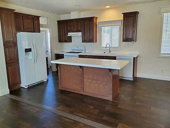 3rd image of 118 Village Cir