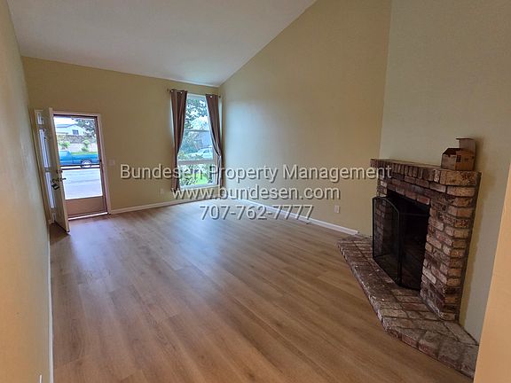 5th image of 117 Bond Ave