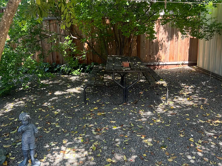 2733 Bryant St — Photo 23
