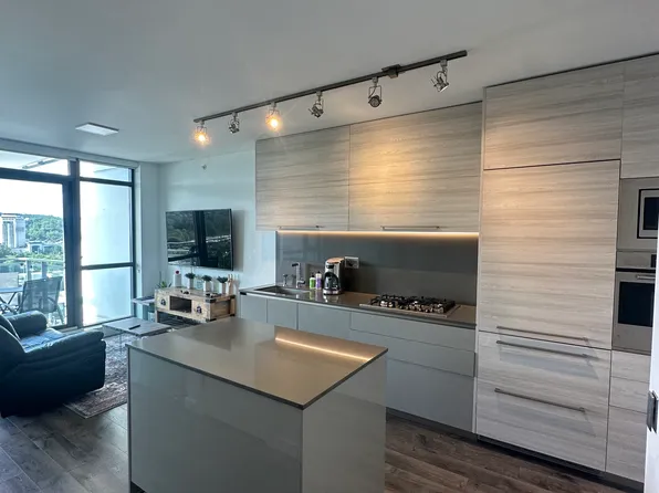 4488 Juneau St #1207, Burnaby, BC V5C 0M4
